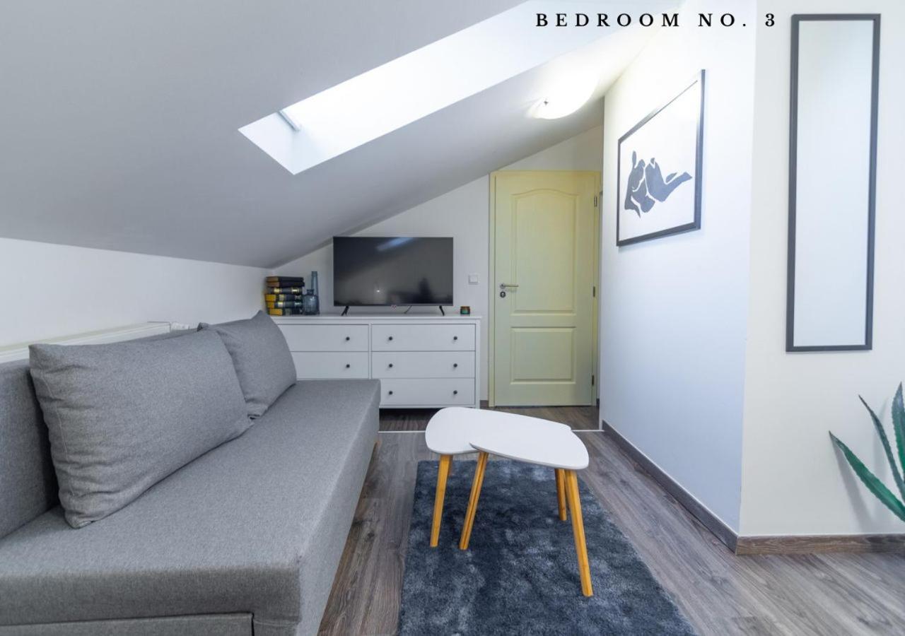 The Bookhouse, 5-Bedroom Residence By Prague Castle Esterno foto