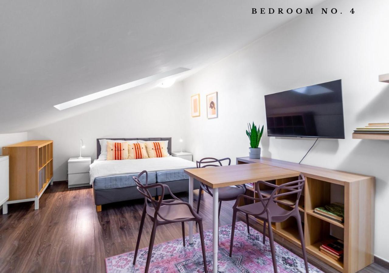 The Bookhouse, 5-Bedroom Residence By Prague Castle Esterno foto